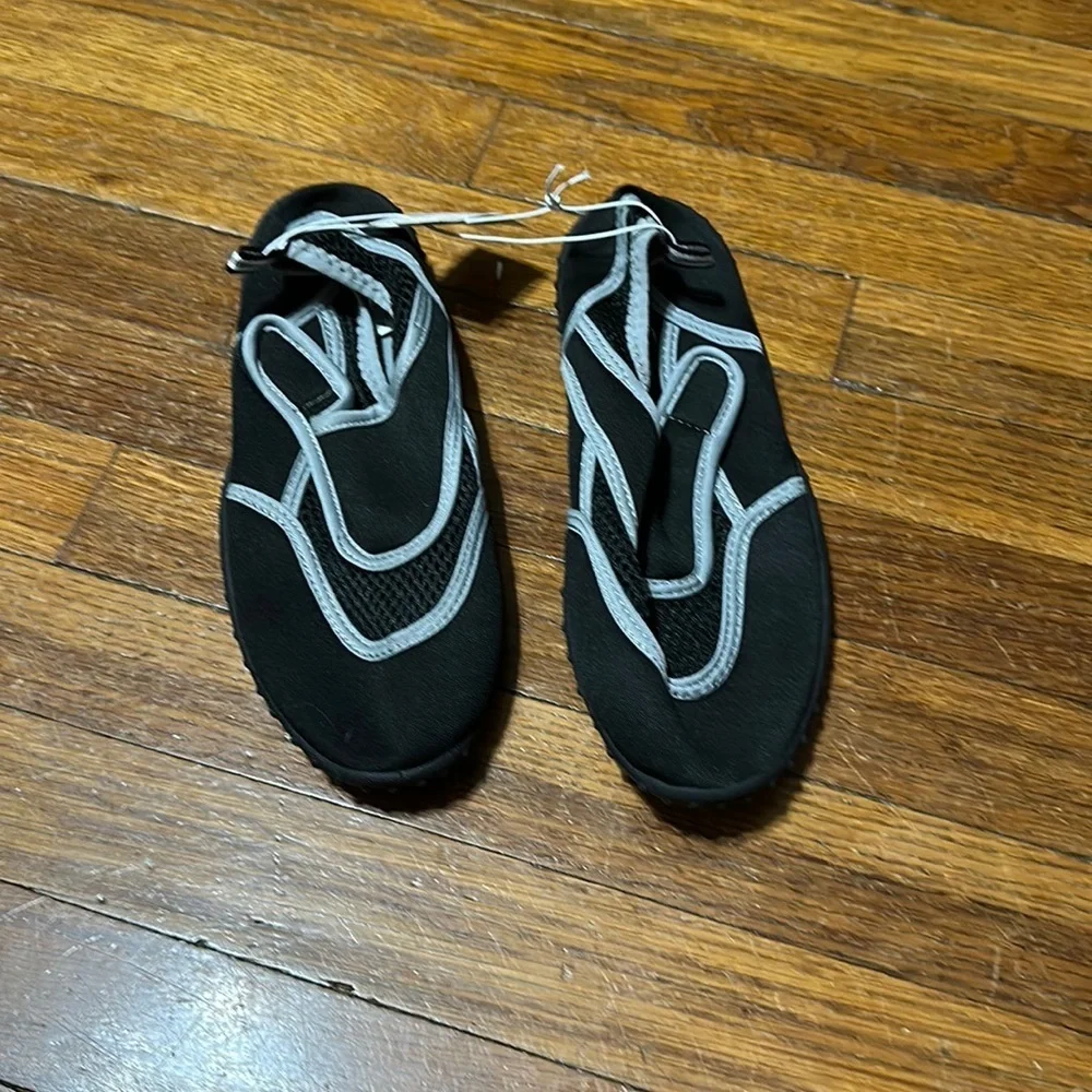 The Children’s Place Water Shoes, Youth Sz 2/3, NWT